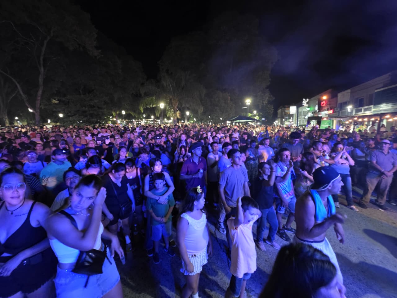 La Paz vivió una Noche Pre-Tría multitudinaria y ya palpita el Triatlón